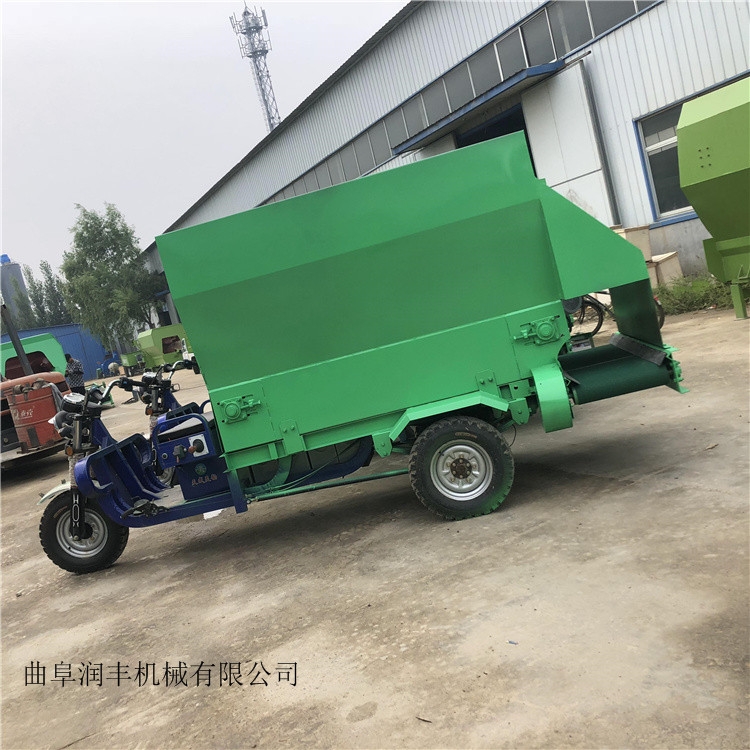 撒料車(chē)牛場(chǎng)投喂車(chē)車(chē)載式撒料車(chē)