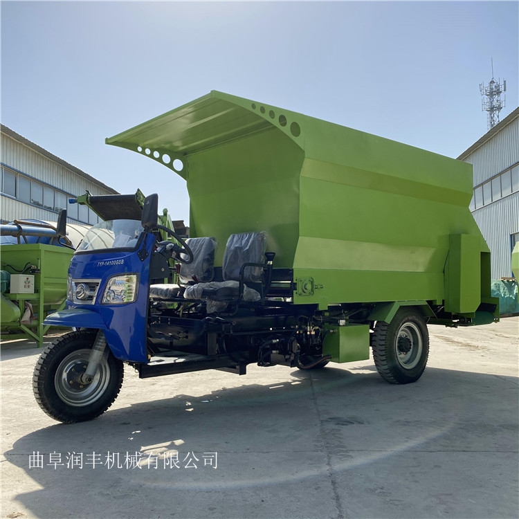 機(jī)械化喂牛撒料車電動中型撒料喂料機(jī)牛羊飼草混合撒料機(jī)
