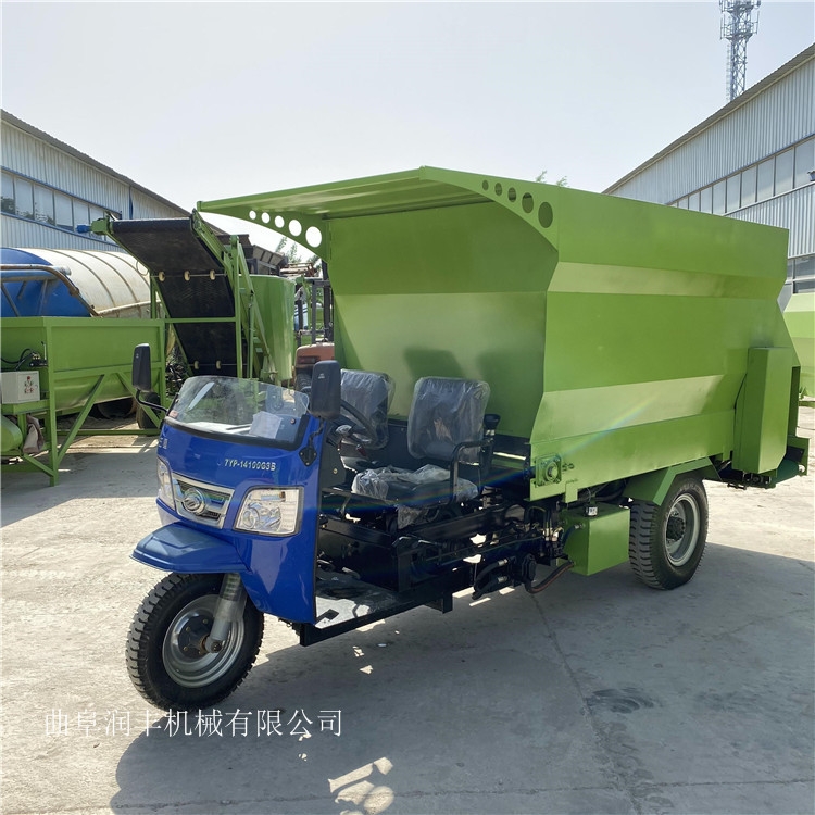 大馬力飼草撒料車飼料混合飼草投料機(jī)喂羊飼料投料機(jī)械