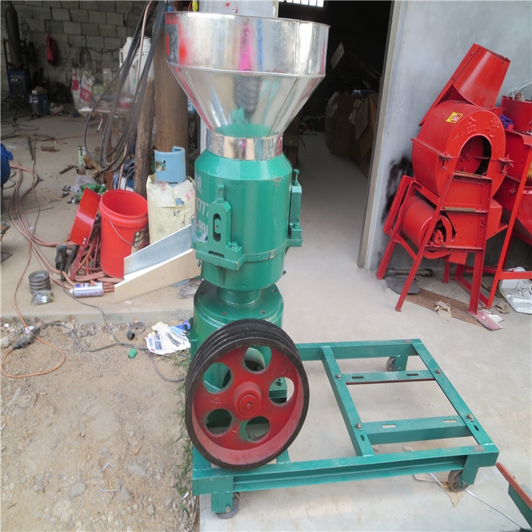 粉草飼料制粒機(jī) 控制飼喂量顆粒機(jī)
