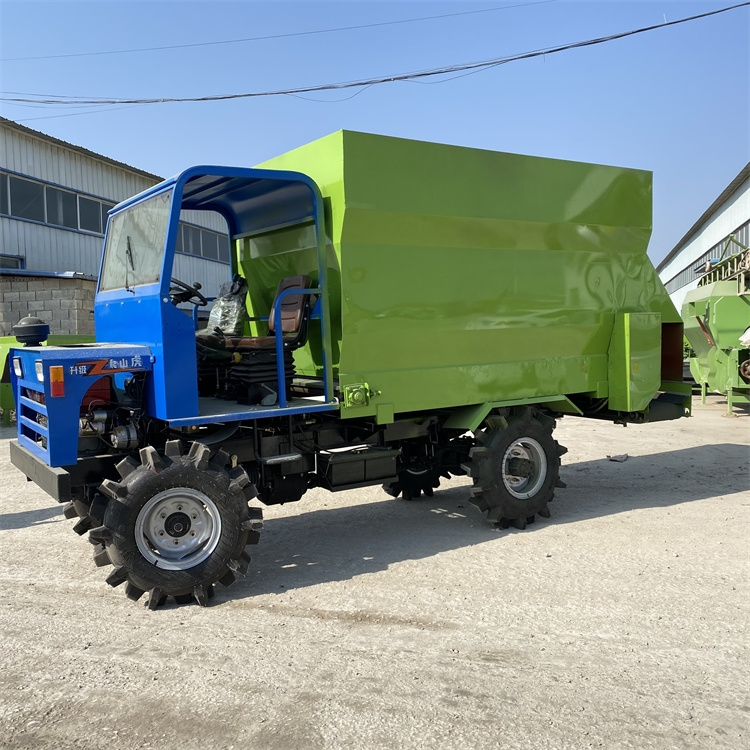江蘇南通市牛羊喂料車刮板式