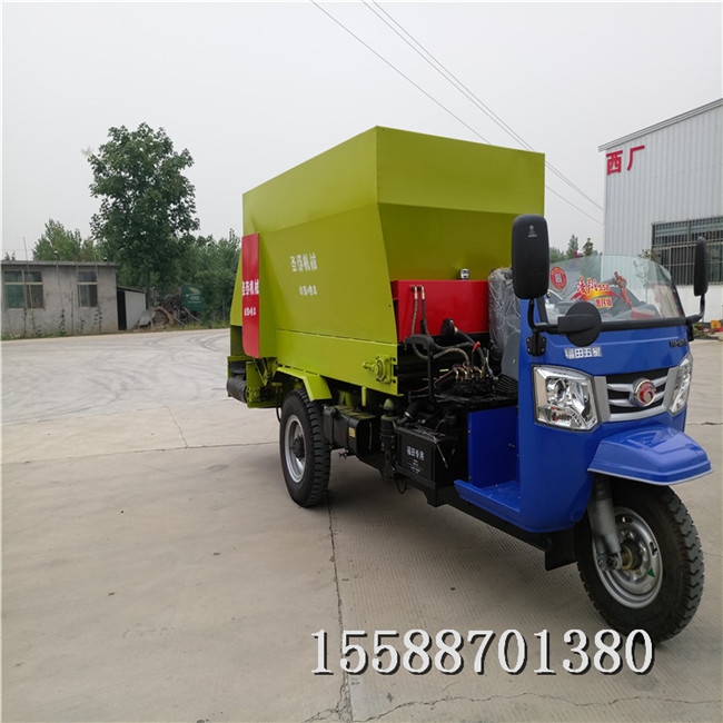 牛羊自動(dòng)喂料車(chē) 定西全自動(dòng)青貯撒料車(chē)廠(chǎng)家直銷(xiāo)