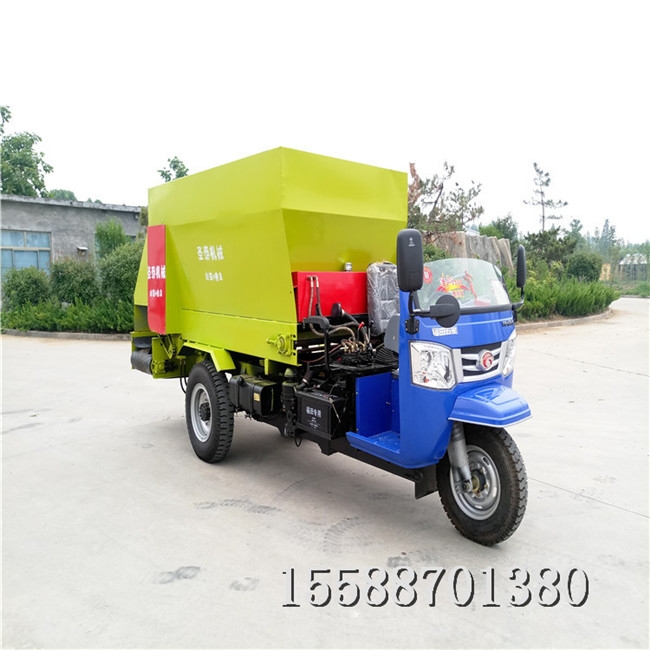 5立方雙側(cè)飼料撒料車(chē)廠家 甘肅青貯撒料車(chē)價(jià)格