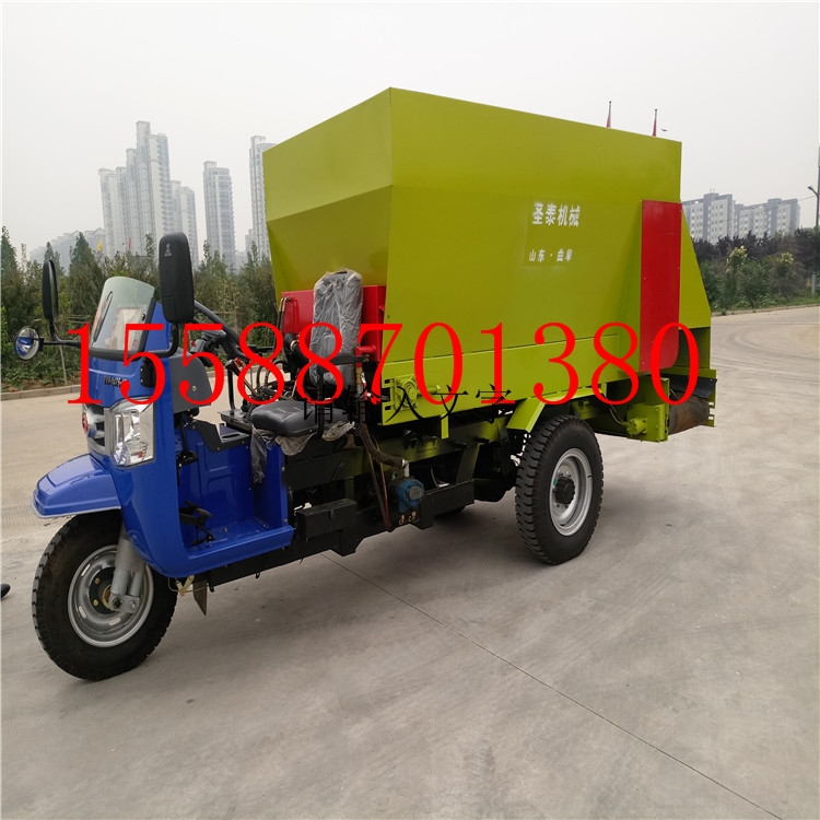 牛羊自動喂料車廠家 白銀電動養(yǎng)殖喂料車