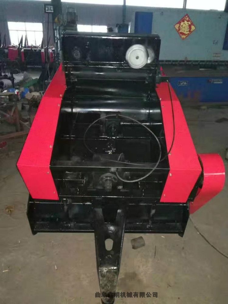 四輪玉米秸稈粉碎打捆機(jī) 農(nóng)用秸稈粉碎打捆機(jī) 回收式打捆機(jī)價(jià)格