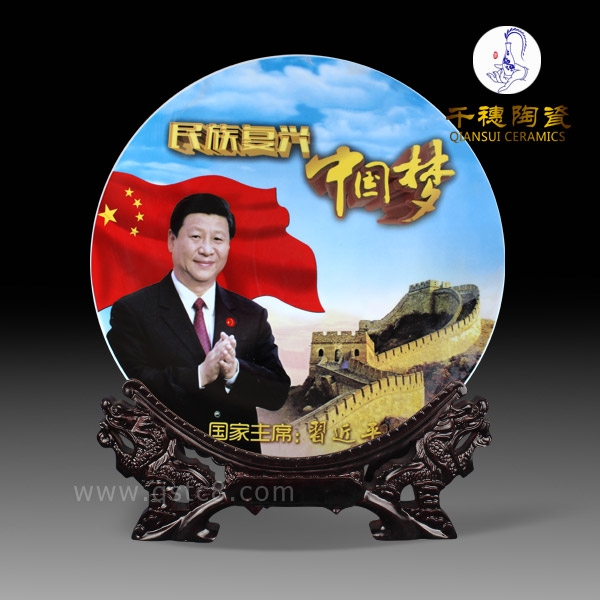 揭秘景德鎮(zhèn)偉人瓷盤定制的生產(chǎn)工藝_手繪瓷盤工藝