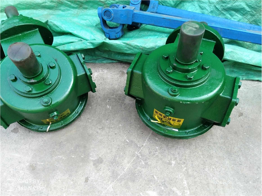 專業(yè)生產(chǎn)高強(qiáng)度后懸掛挖坑機(jī)