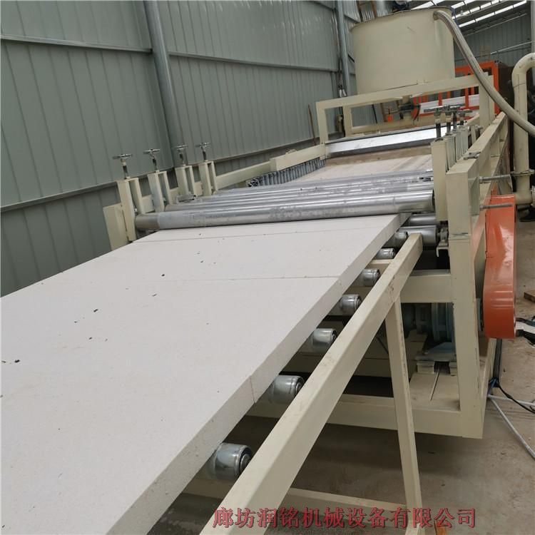 北京玻璃水袖口包裝機(jī)潤銘機(jī)械袖口式包裝機(jī)服務(wù)至上