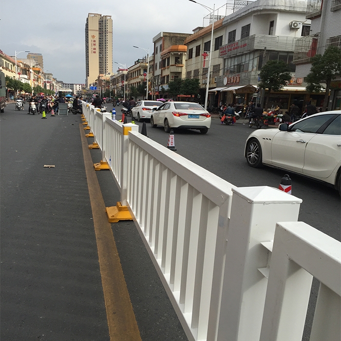 揭陽市政道路深標(biāo)防撞欄 馬路甲型護(hù)欄 深標(biāo)三護(hù)欄單價