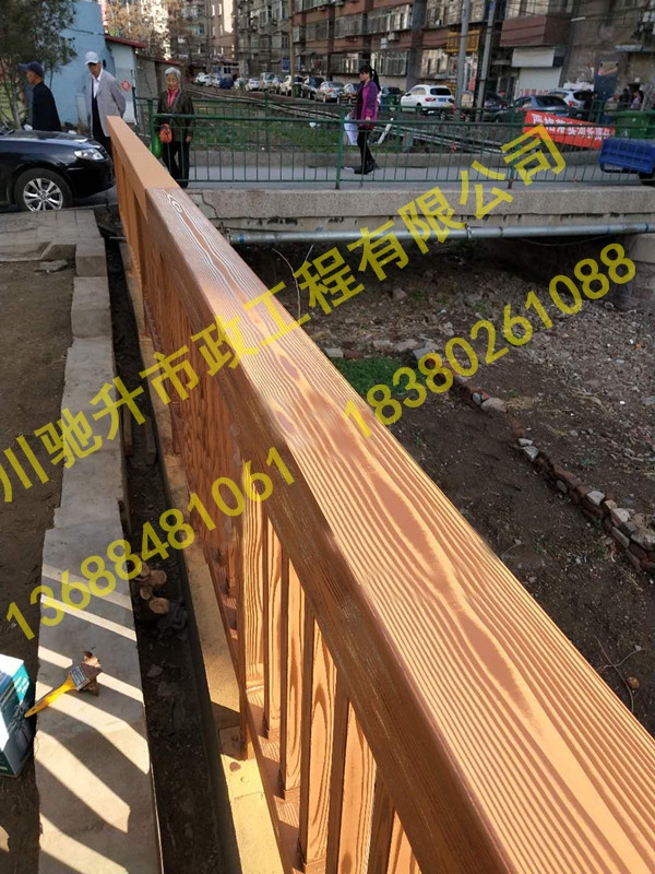鎵挎帴鍥涘窛鏈ㄧ磱婕� 灏堟キ(y猫)鐨勬墜宸ユ湪绱嬫紗鏂藉伐闅�(du矛)浼�