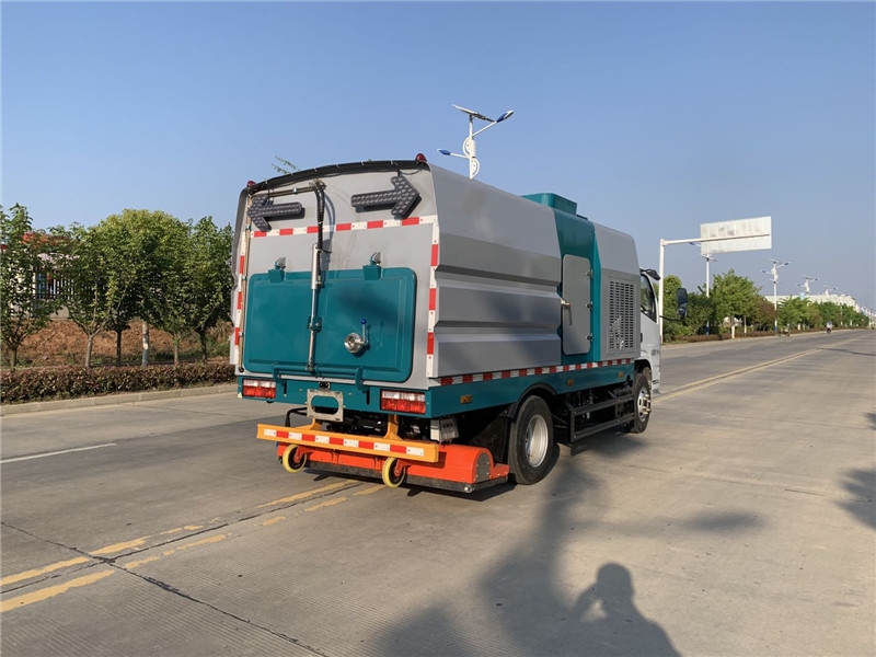 阜陽(yáng)掃路車(chē)生產(chǎn)廠家