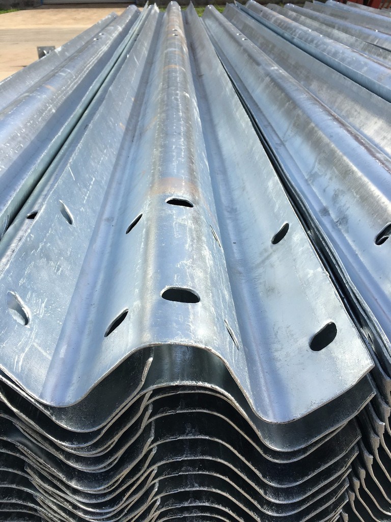 福建永安波形鋼板護欄平面圖怎么畫