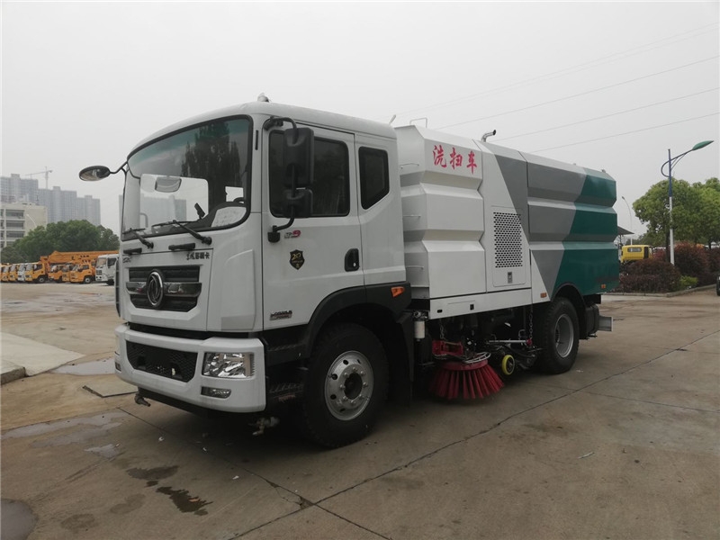 遵義國(guó)六吸塵掃路車(chē)車(chē)型齊全