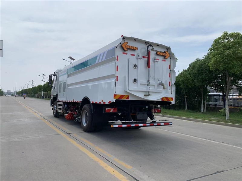 宜賓國六吸塵掃路車多少錢