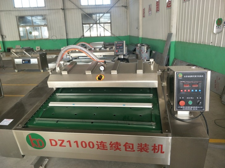 鹵味板鴨連續(xù)滾動真空包裝機(jī)