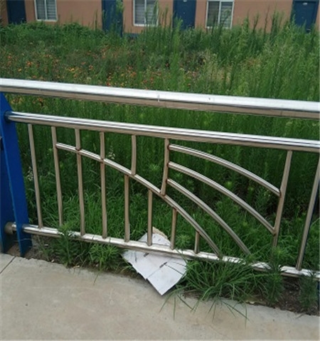 保山市鍍鋅噴塑鋼板立柱定做