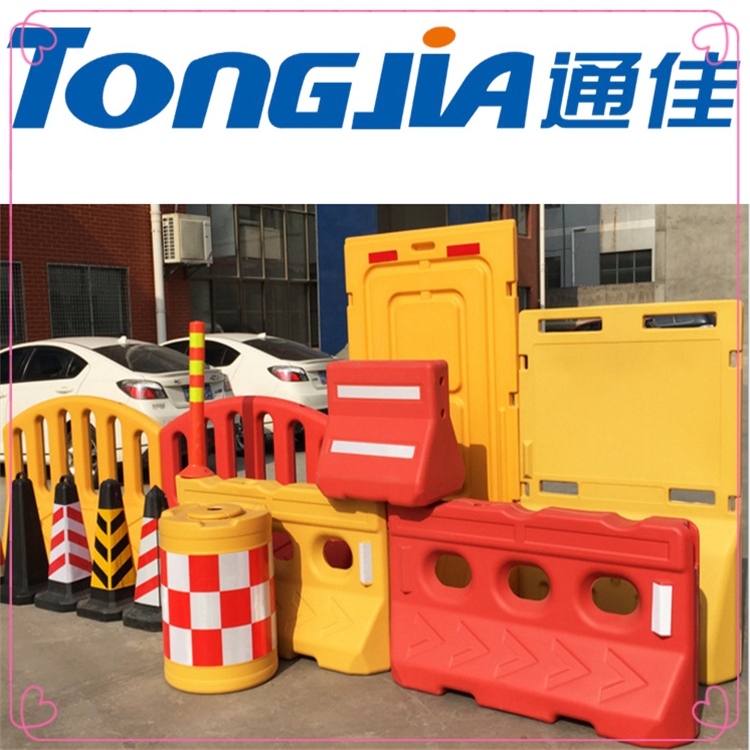 水馬圍擋生產(chǎn)設(shè)備 - 水馬圍擋吹塑機(jī) 交通設(shè)施生產(chǎn)設(shè)備
