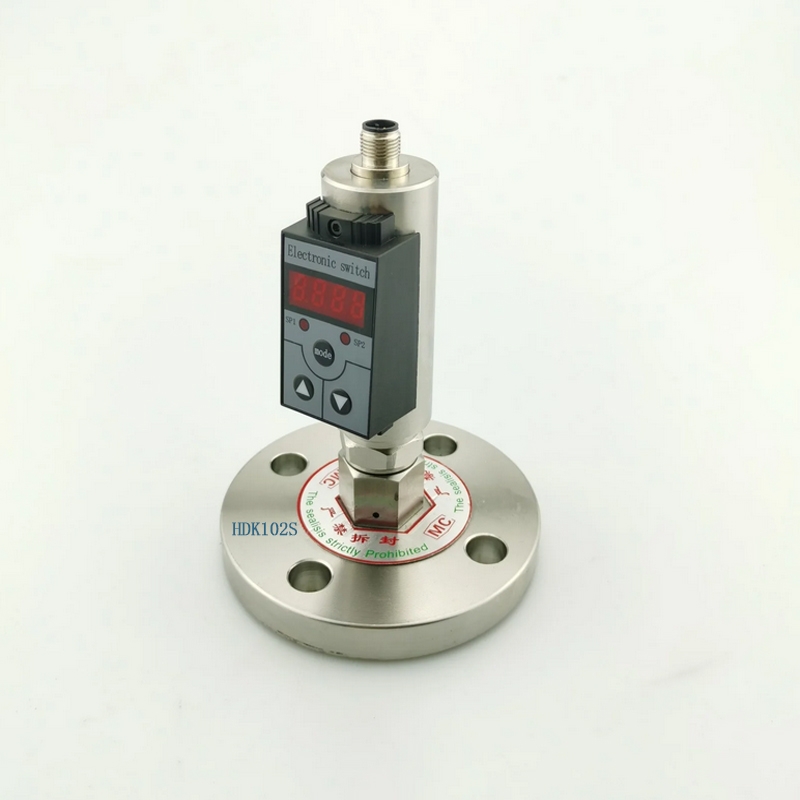 賀迪HDK102S智能數(shù)顯開(kāi)關(guān)是用于水電，自來(lái)水，等行業(yè)進(jìn)行測(cè)量顯示和控制。