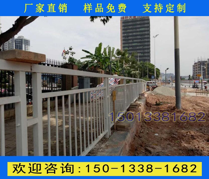 廣州公路護欄廠家定做 路邊黑色欄桿狀圍欄價格