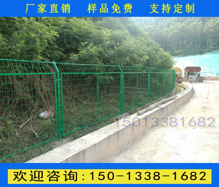 河源鋼絲欄網(wǎng) 汕尾鐵絲網(wǎng)圍欄 隔離網(wǎng)護欄 綠化帶圍網(wǎng)廠家直銷