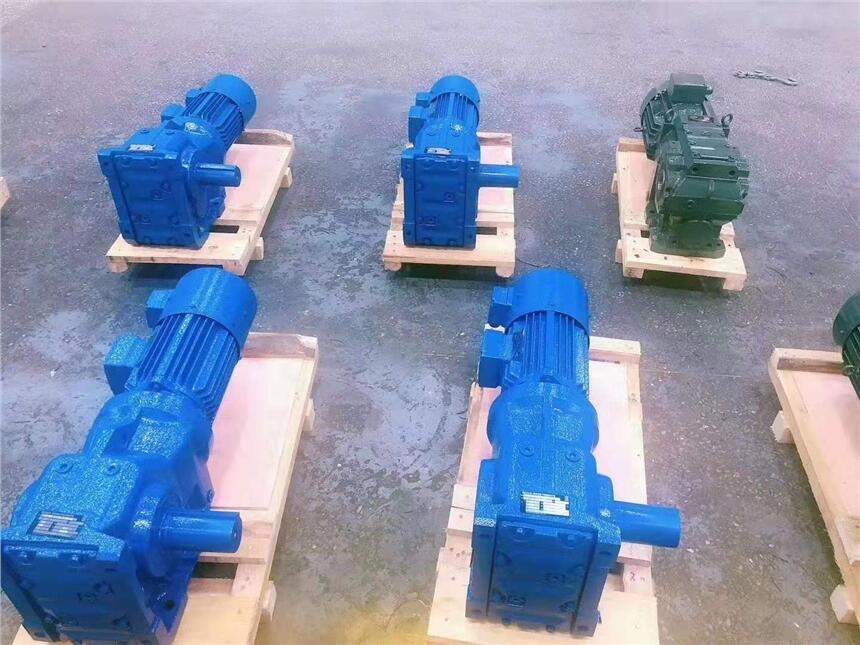 SAF47DRS71M4蝸輪減速機KA97R57DR63L4螺旋減速機