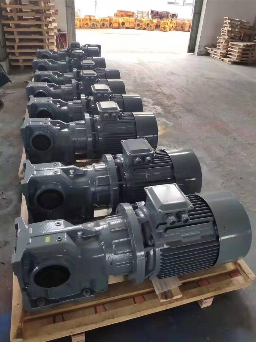 FAT107R77DRS132M4平行軸減速機(jī)KAB77DRS132M4齒輪減速機(jī)