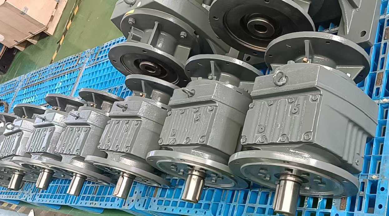 R77R37-Y0.37KW-310M1伺服減速機(jī)TKF58TR38
