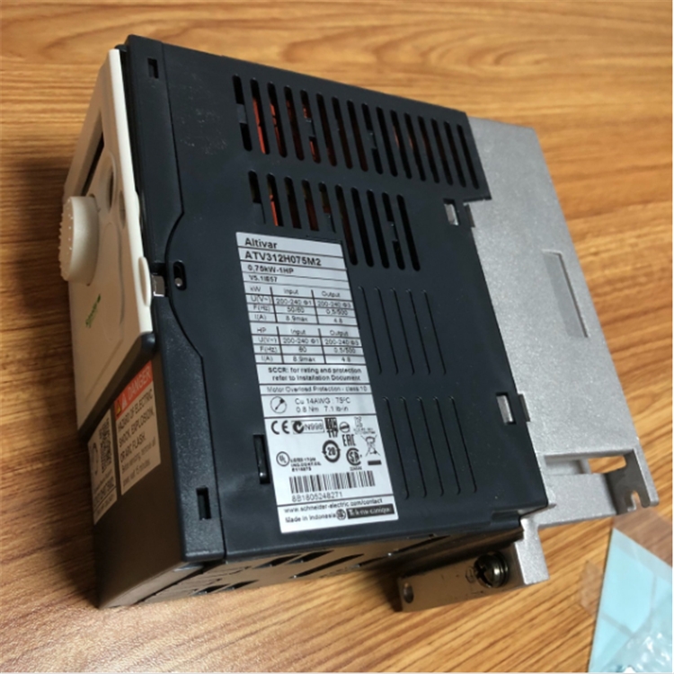 Schneider變頻器ATV312HU15N4 1.5kW