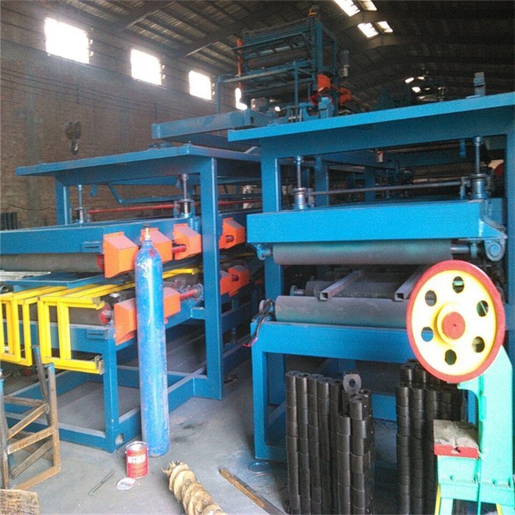 供應(yīng)黑龍江980泡沫復(fù)合板機(jī) 彩鋼夾芯板設(shè)備廠家