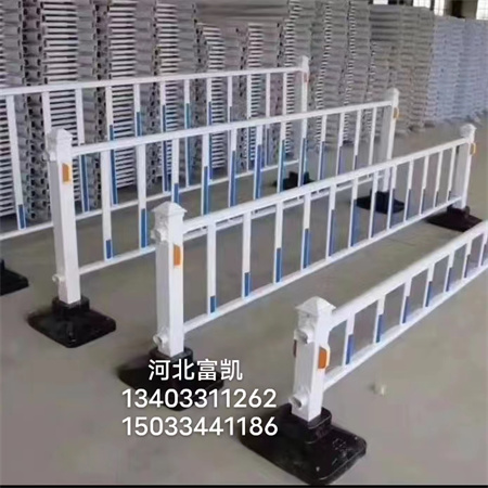 河北石家莊公路護(hù)欄/停車場隔離欄桿廠家134O3311262石家莊防護(hù)欄批發(fā)/交通護(hù)欄
