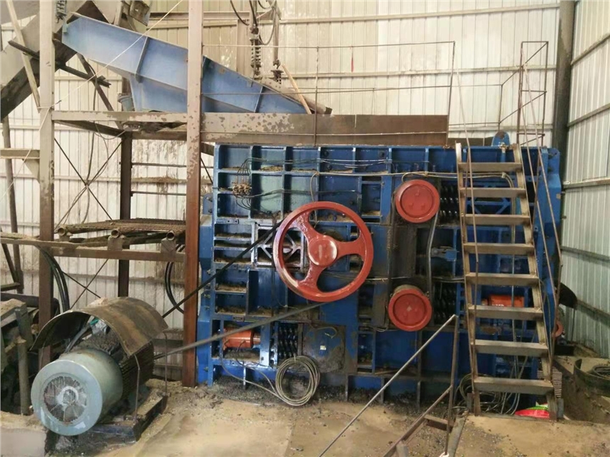二手時產(chǎn)120噸對輥式破碎機(jī)制砂機(jī)石子生產(chǎn)線設(shè)備30萬低價處理