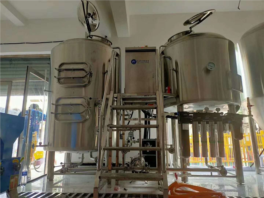 大型精釀啤酒設(shè)備 年產(chǎn)50萬噸的精釀啤酒設(shè)備多少錢