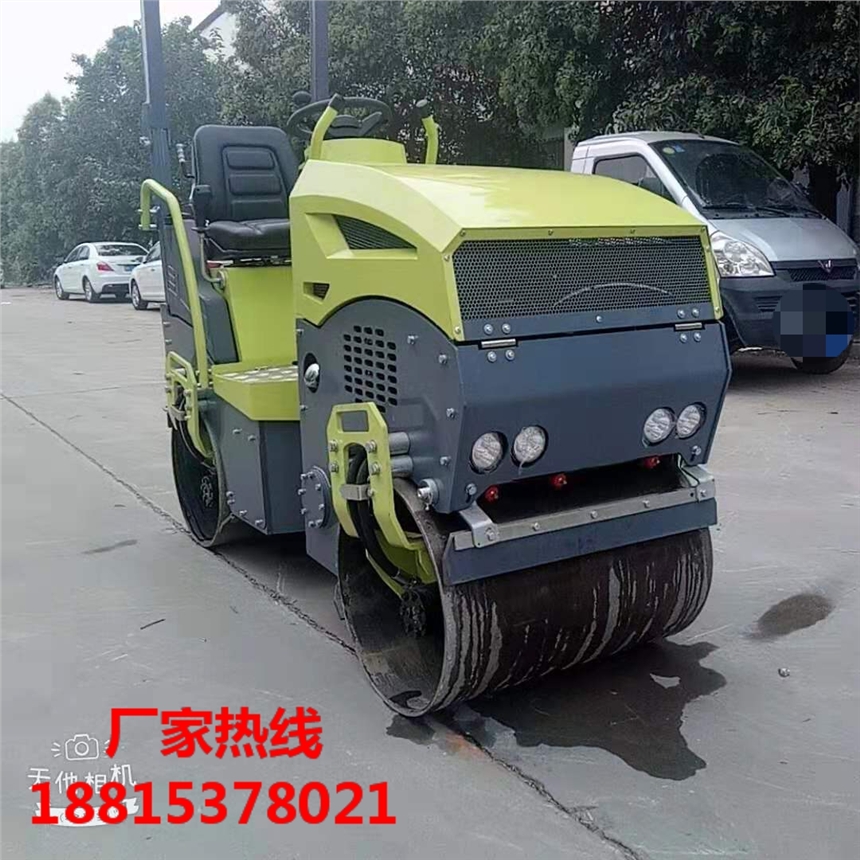 山東思拓瑞克1噸座駕壓路機(jī)擁有2噸半的壓實(shí)力廠(chǎng)家直銷(xiāo)