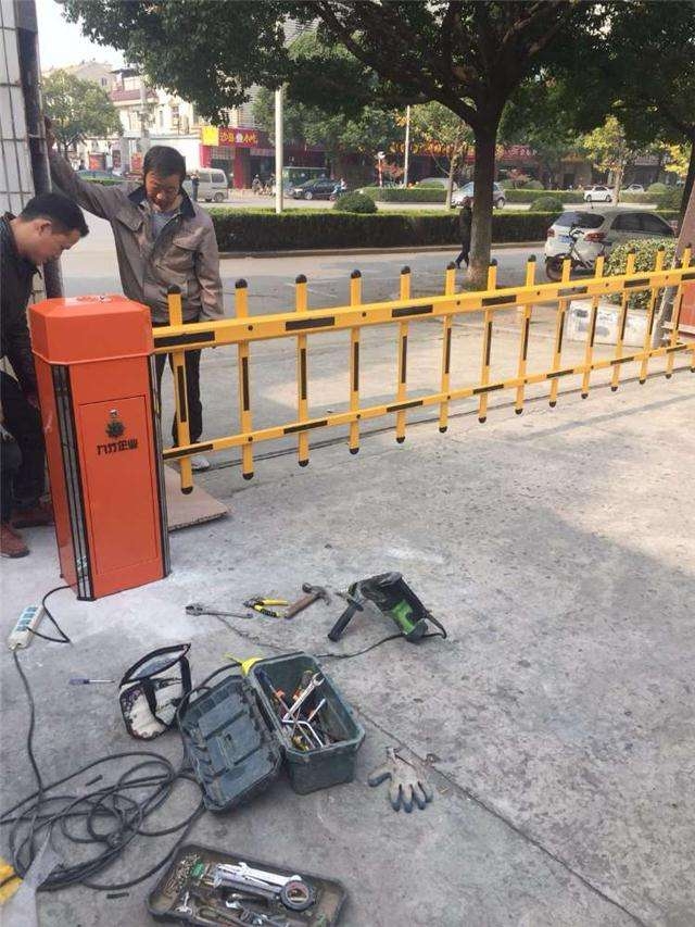 西安市小區(qū)道閘維修公司