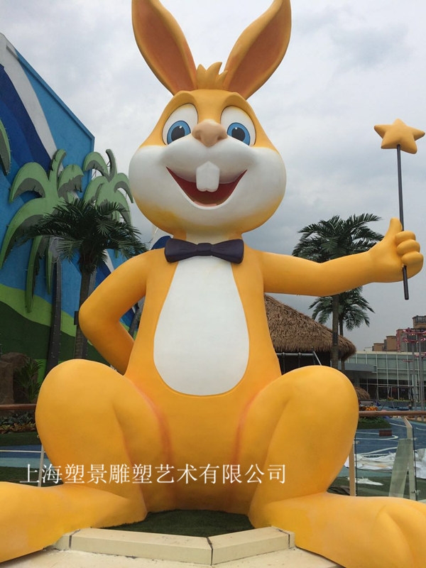 十堰專業(yè)廠家制作齙牙兔雕塑 彩繪動(dòng)物園林景觀小品批發(fā)