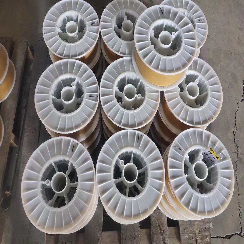 100XT是CO?氣體保護的金屬粉型堆焊藥芯焊絲。堆焊時電弧穩(wěn)定，飛濺小，焊層無渣