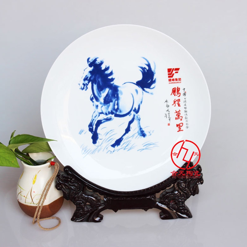 豬年紀念瓷盤定做　景德鎮(zhèn)陶瓷紀念盤