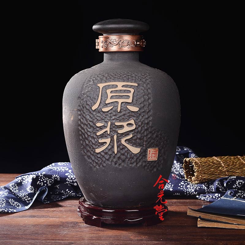 十斤裝雕刻酒壇批發(fā)　景德鎮(zhèn)雕刻酒壇廠家
