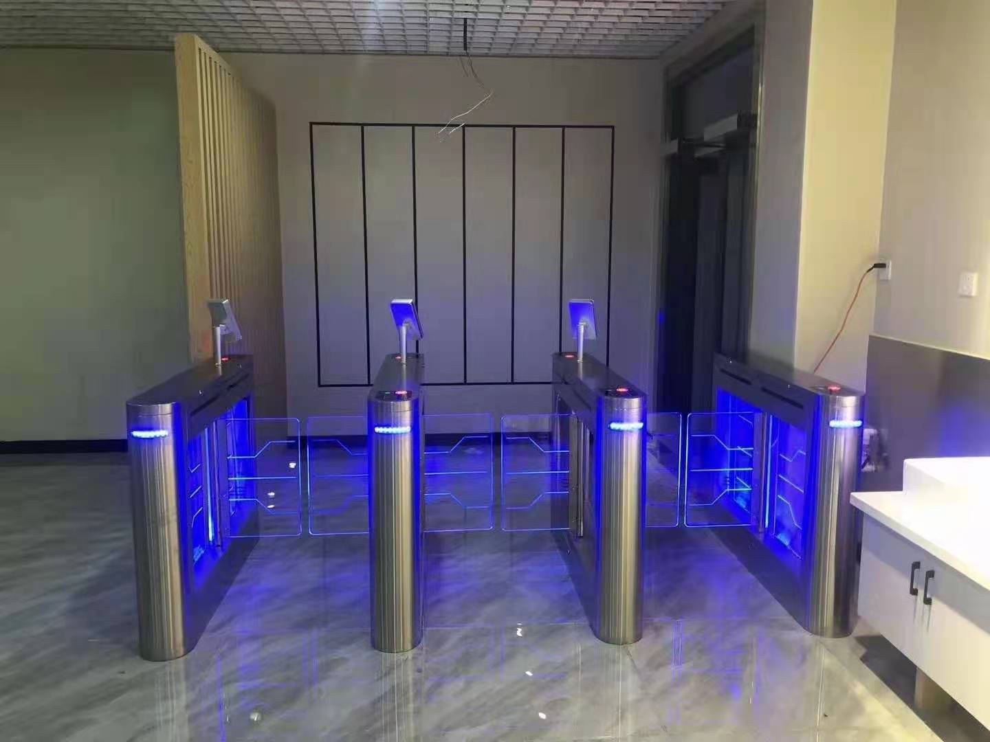 國(guó)外刷卡閘機(jī) 人臉?biāo)⑸矸葑C人臉比對(duì)閘機(jī)人數(shù)永州