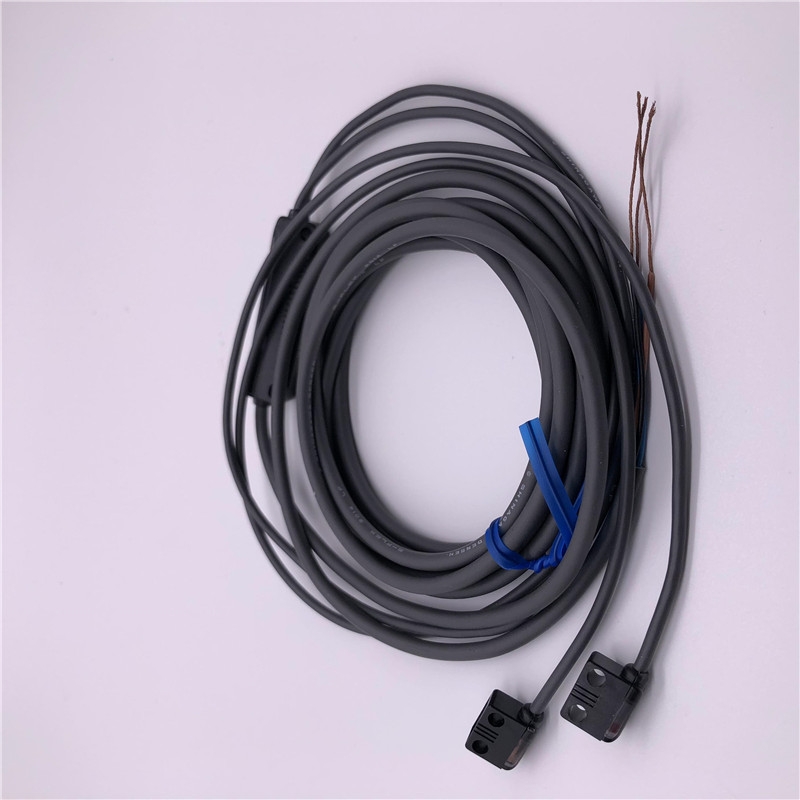 當(dāng)天發(fā)貨E3X-DA11AN-S，日本歐姆龍OMRON光纖放大器， 激光傳感器