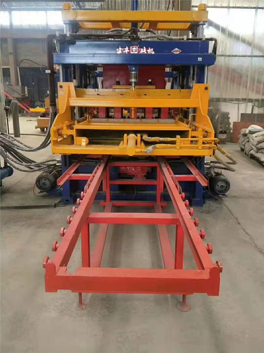 供應(yīng)河南鄭州免燒智能磚機(jī)