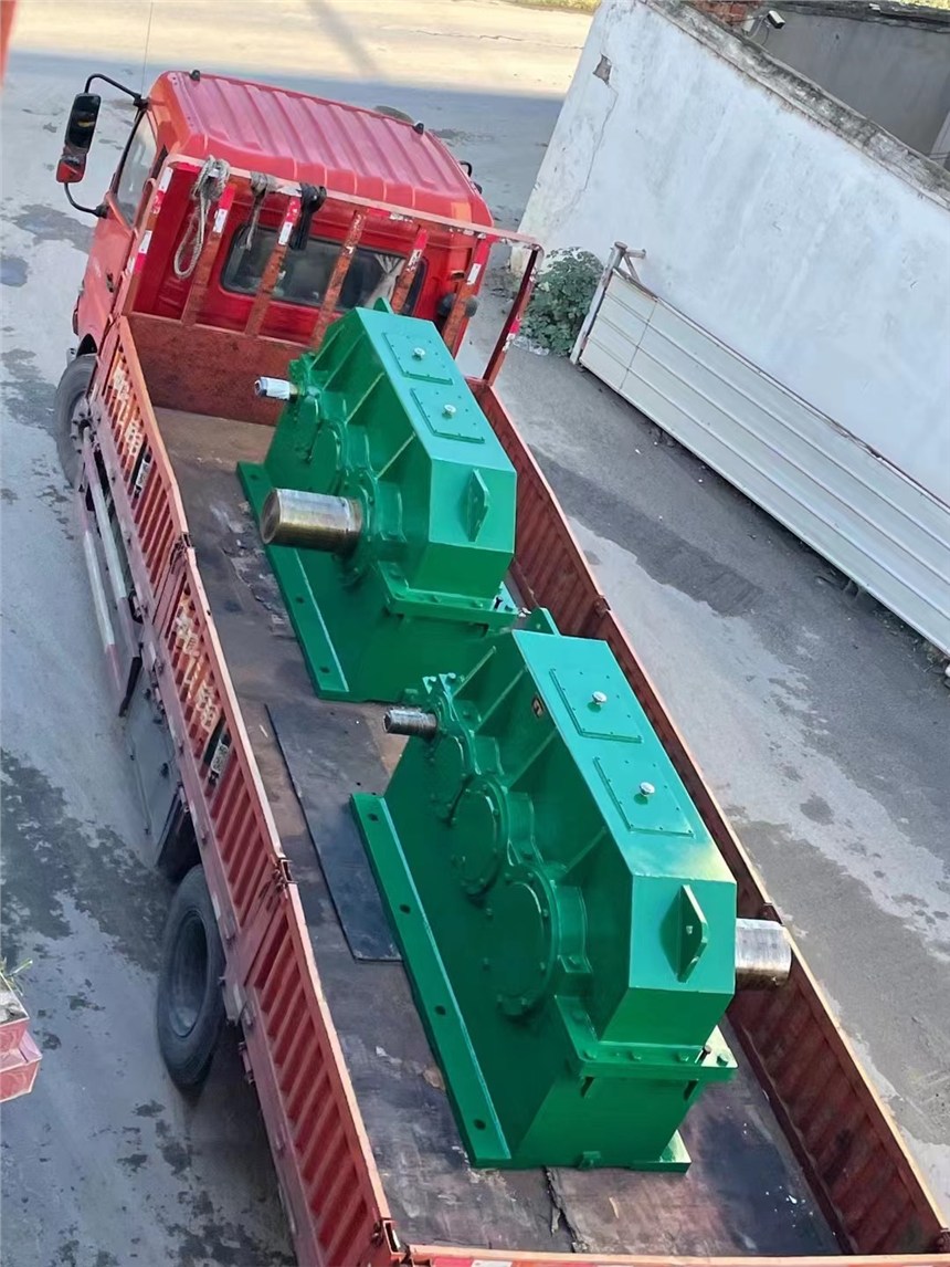 泰興廠家 直銷ZSY560-71-2硬齒面減速機 現(xiàn)貨 減速機維修