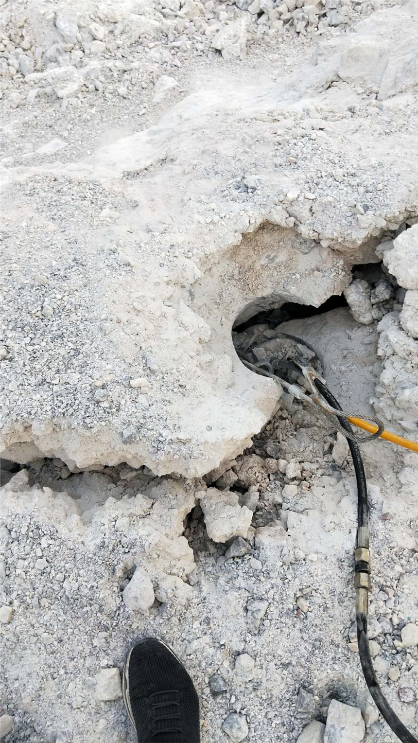 地基不能爆破劈石頭分裂器河北石家莊推薦資訊