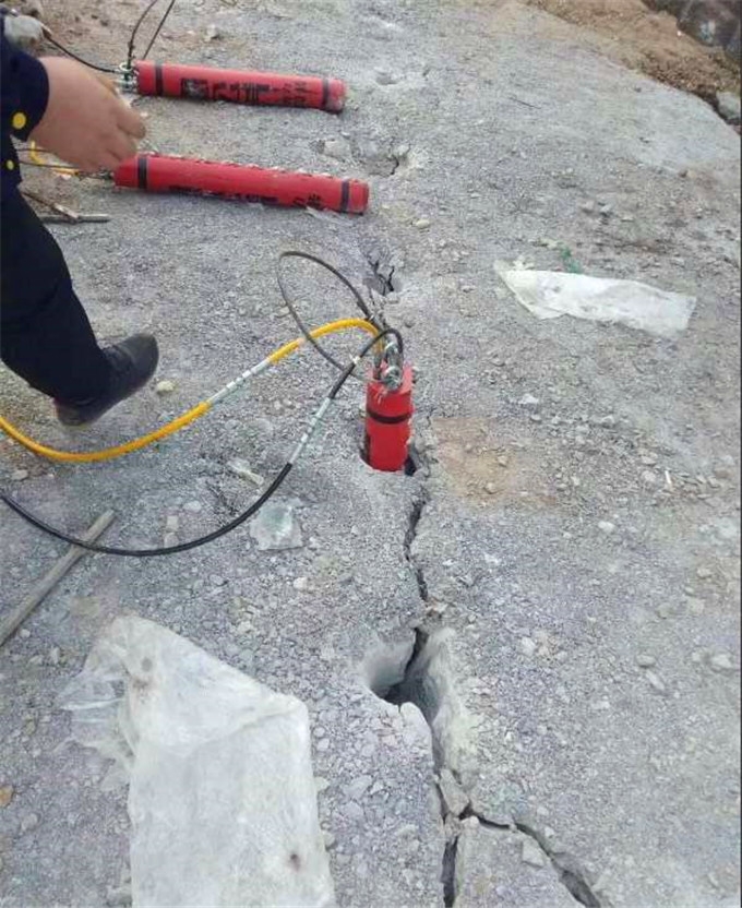 隧道開挖液壓無聲裂石機(jī)江蘇連云港銷售