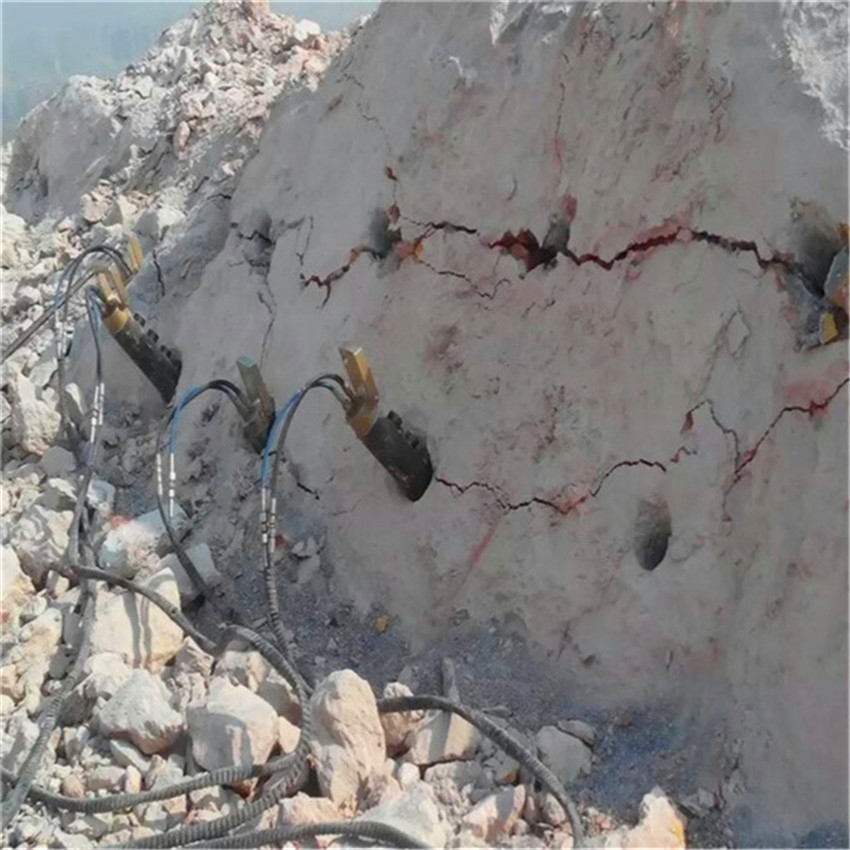 河北唐山挖地基堅硬石頭劈裂機(jī)經(jīng)久耐用