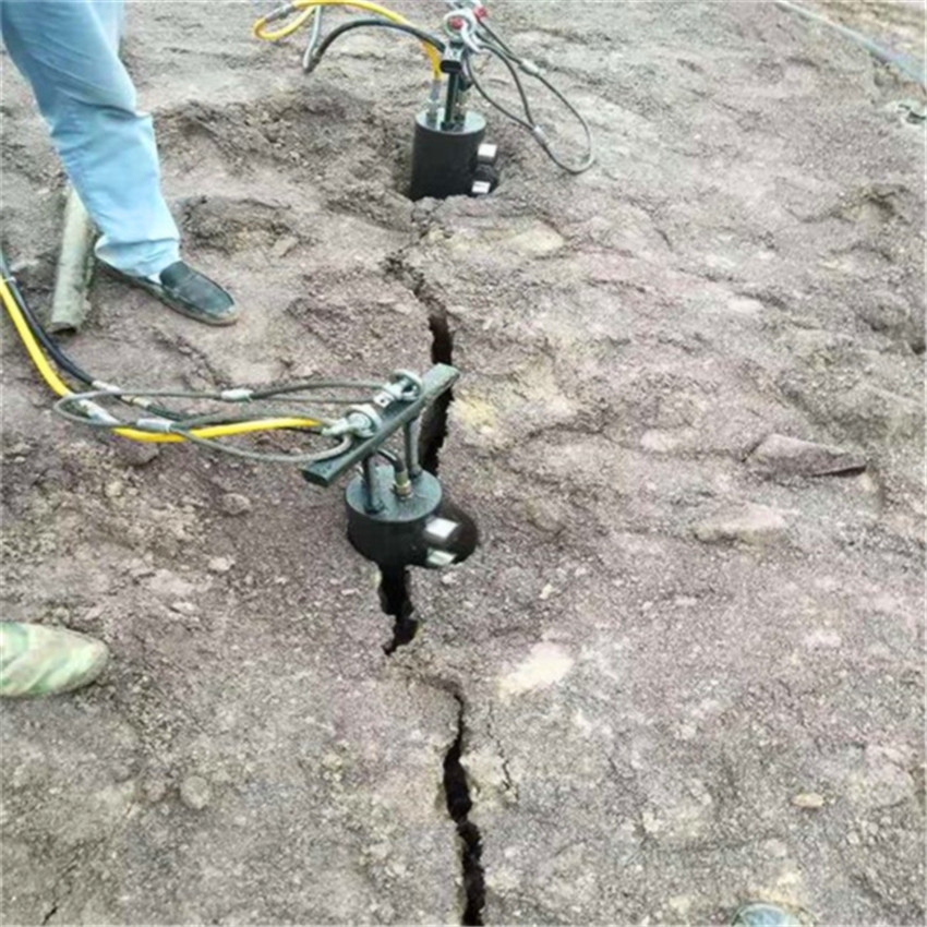 廣東珠海礦山巖石打不動用劈裂棒安裝步驟