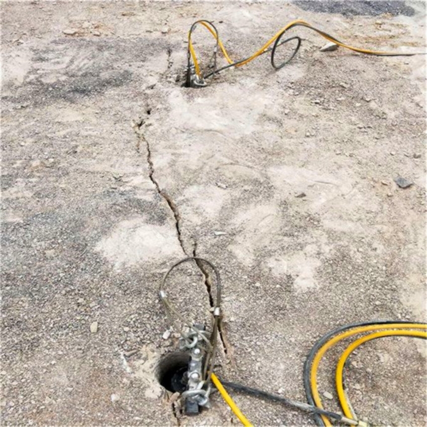 湖北鄂州石頭太硬打不動劈裂棒來電洽談