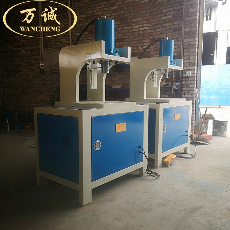 全自動數(shù)控沖孔機(jī)防盜網(wǎng)沖孔機(jī)護(hù)欄沖孔機(jī)