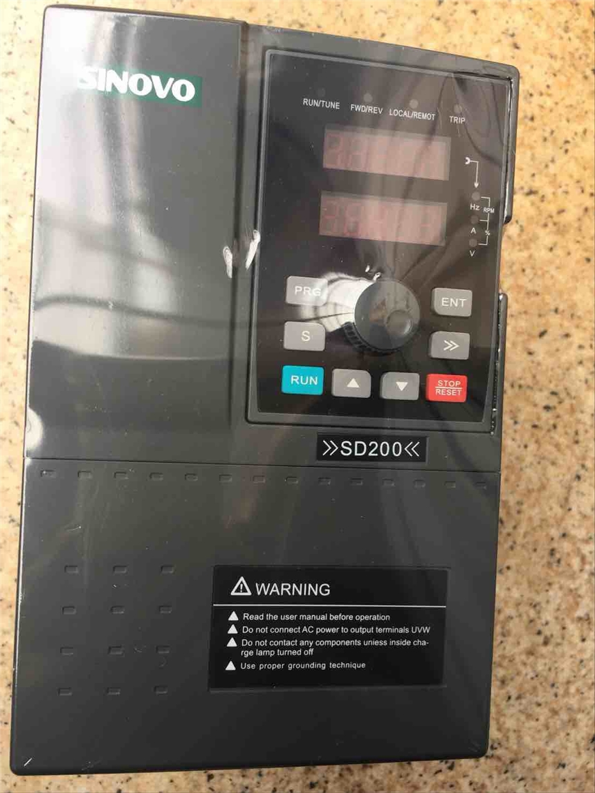SINOVO瑗挎灄璁婇牷鍣ㄤ唬鐞哠D200-4T-30G/37P鍫�(b脿o)鍍�(ji脿)