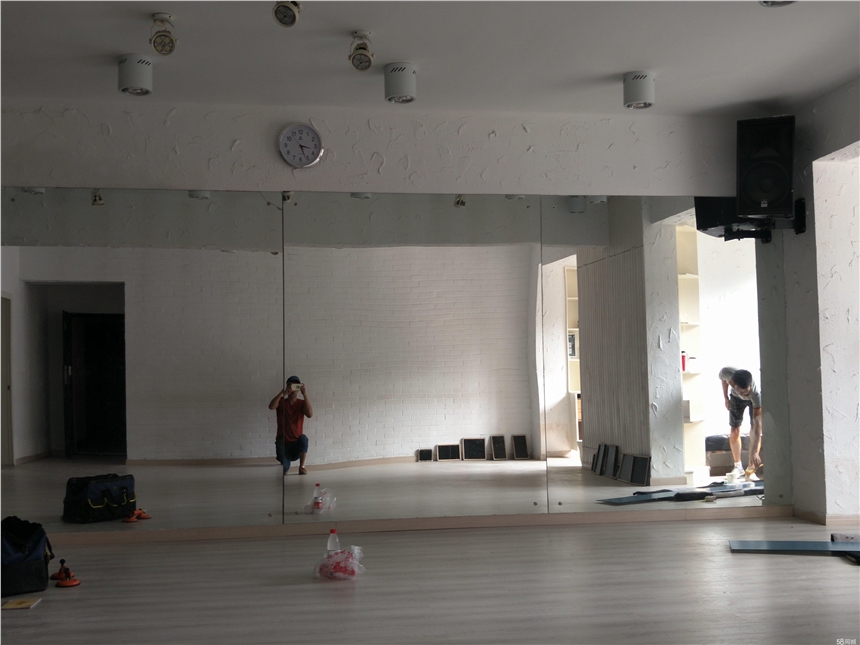 海淀區(qū)安裝舞蹈大鏡子中關村安裝玻璃鏡子量大從優(yōu)